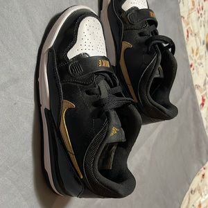 Boys Jordan Legacy 3 size 13